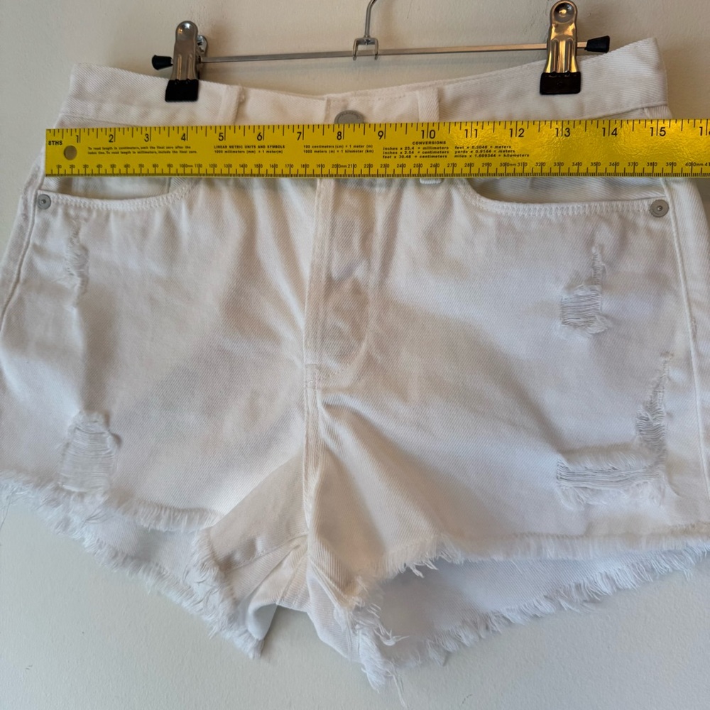 Blank NYC White Distressed Jean Shorts 0047 - Picture 5 of 16
